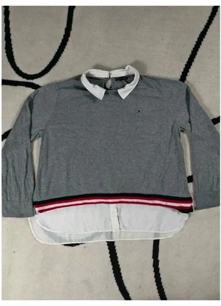 Pull Tommy Hilfiger Col V chemise Taille XL gris blanc Femme Women PULL396, merk: Tommy Hilfiger, staat: Heel goed, maat: XL / 42 / 14, € 14,99, € 16,44 inclusief Kopersbescherming Pro