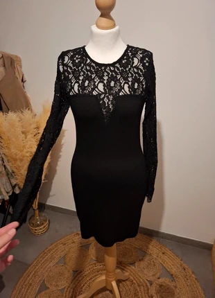 Robe noire chic avec dentelle - Pull & Bear - T.XS (34), marke: Pull & Bear, zustand: Sehr gut, größe: XS / 34 / 6, 9,50 €, 10,68 € beinhaltet Vinted-Käuferschutz Pro