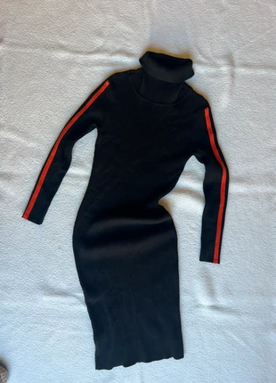 Black Ribbed Turtleneck Bodycon Dress with Side Stripes, merk: Vintage Dressing, staat: Heel goed, maat: S / 36 / 8, € 7,95, € 9,05 inclusief Kopersbescherming