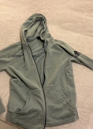 Adidas Kapuzenjacke, merk: adidas, staat: Heel goed, maat: M, € 6,00, € 7,00 inclusief Kopersbescherming