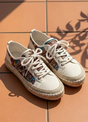 Baskets bohèmes taille 37, imprimé ethnique coloré, semelle corde, look d’été décontracté, merk: Auremi, staat: Heel goed, maat: 37, € 49,99, € 53,19 inclusief Kopersbescherming Pro