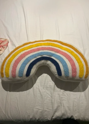 Regenboog kussentje hema, merk: Hema, staat: Heel goed, € 2,00, € 2,80 inclusief Kopersbescherming