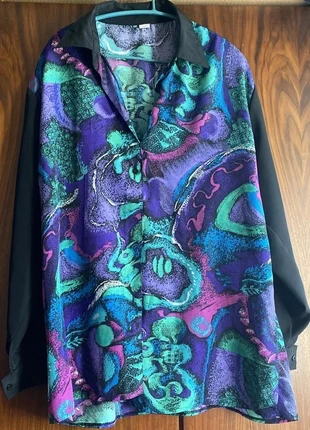👚 Camisa Vintage Estampada en Tonos Morado, Turquesa y Negro, marca: Local, estado: Muy bueno, tamaño: XL / 42 / 14, 3,00 €, 3,85 € Protección al comprador incluida