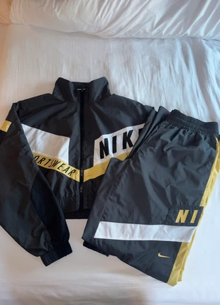 Ensemble survêtement Nike, marque: Nike, état: Neuf sans étiquette, taille: M / 38 / 10, 55,00 €, 58,45 € Protection acheteurs incluse