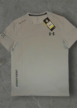 T-shirt Under Armour Tech Running réfléchissant/fluorescent gris M, marke: Under Armour, zustand: Neu, mit Etikett, größe: M, 25,00 €, 26,95 € inklusive Vinted-Käuferschutz