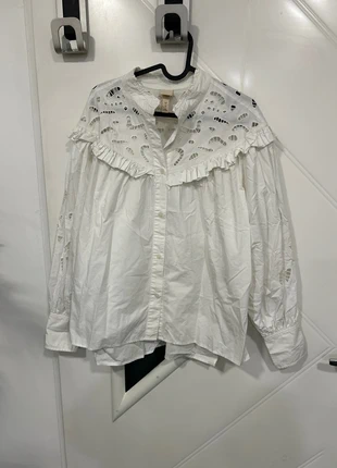 Blouse à broderie H&M, marque: H&M, état: Très bon état, taille: S / 36 / 8, 5,00 €, 5,95 € Protection acheteurs incluse