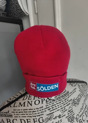 Bonnet rouge vif Beechfield 44 cm de circonférence, merk: Beechfield, staat: Heel goed, maat: 6-12 maanden, 47 cm, € 1,00, € 1,75 inclusief Kopersbescherming