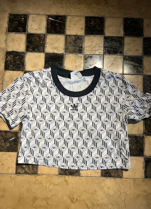 Crop-top Adidas Originals motif géométrique XS, brand: adidas, condition: Very good, size: XS / 34 / 6, €8.00, €9.10 includes Buyer Protection