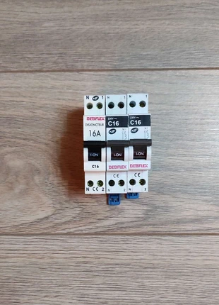 Lot de 3 Disjoncteurs Debflex C16, marque: Debflex, état: Très bon état, 15,00 €, 16,45 € Protection acheteurs incluse