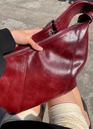 Wine red shoulder bag, marque: Mode, état: Neuf sans étiquette, 18,00 €, 19,60 € Protection acheteurs incluse