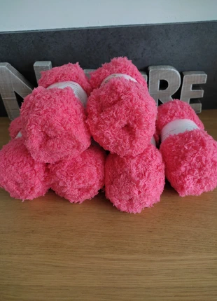 6 pelotes de laine ourson fuschia, marca: LAINE, estado: Novo, €8.00, €9.10 inclui Proteção do Comprador