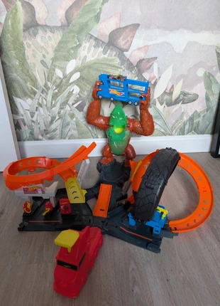 Zo goed als nieuw!! Hotwheels Gorilla baan met auto, merk: Hot Wheels, staat: Heel goed, maat: Universeel, € 25,00, € 26,95 inclusief Kopersbescherming