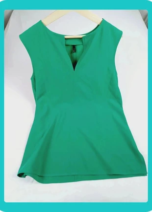 A1386 - Blusa/Top sem mangas verde refinada Benetton M | Elegant and Versatile Sleeveless Top, brand: Benetton, condizioni: Ottime, taglia: M / IT 42 / EU 38, €24.00, €25.90 include la Protezione acquisti