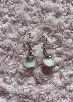 Anthropologie Ohrringe Perle lang Hängerchen Schneekugel silber weiß Snow globe Winter Weihnachten, merk: Anthropologie, staat: Heel goed, € 10,00, € 11,20 inclusief Kopersbescherming