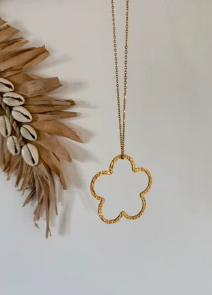 Collier en acier inoxydable fleur 🌸, merk: Stainless steel, staat: Nieuw zonder prijskaartje, € 8,00, € 9,10 inclusief Kopersbescherming