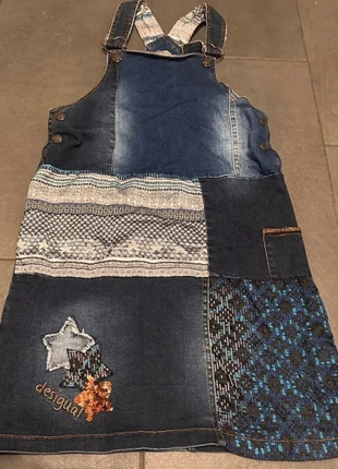Desigual Jeanskleid/Latzkleid -Patchwork -Größe 146/152, marque: Desigual, état: Neuf sans étiquette, taille: 11 ans / 146 cm, 18,00 €, 19,60 € Protection acheteurs incluse