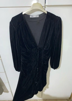Vestito elegante invernale nero di velluto brillantini e bottoni, marque: Zara, état: Très bon état, taille: XS / 34 / 6, 8,00 €, 9,10 € Protection acheteurs incluse
