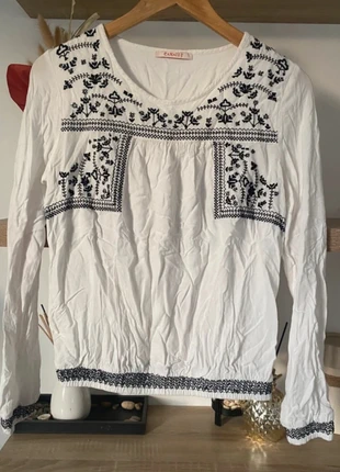 Blouse blanche manches longues blanche brodée noir vintage taille 36, marke: Camaïeu, zustand: Sehr gut, größe: S / 36 / 8, 8,00 €, 9,10 € inklusive Vinted-Käuferschutz