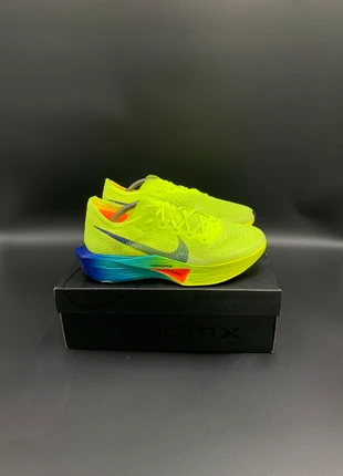 Nike ZoomX Vaporfly 3, marque: Nike, état: Très bon état, taille: 44,5, 90,00 €, 95,20 € Protection acheteurs incluse