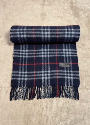 Écharpe Burberry à quadrillage bleu 100% lanbswool Made in England - vintage y2k, brand: Burberry, condizioni: Ottime, €25.00, €26.95 include la Protezione acquisti