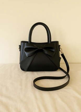 Sac femme noir noeud - élégant, détails dorés, bandoulière amovible, style chic, marke: Zara, zustand: Sehr gut, 25,00 €, 26,95 € inklusive Vinted-Käuferschutz
