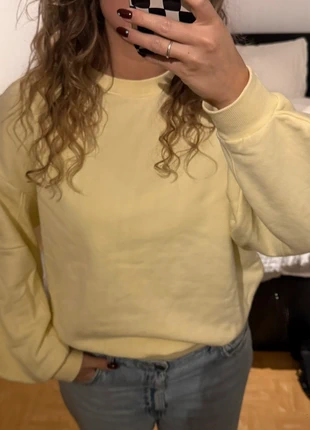 Butter yellow sweater van Shoeby, merk: Shoeby, staat: Nieuw zonder prijskaartje, maat: XS / 34 / 6, € 8,00, € 9,10 inclusief Kopersbescherming