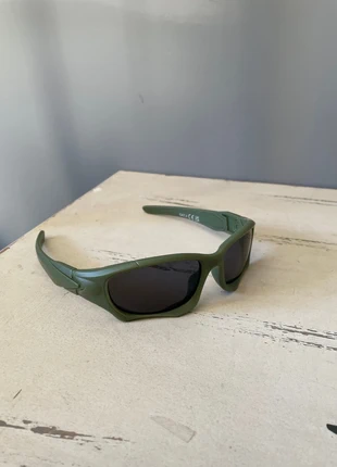 Lunettes de soleil verte style futuriste Y2K / Oakley vibes, marque: Oakley, état: Très bon état, 13,00 €, 14,35 € Protection acheteurs incluse