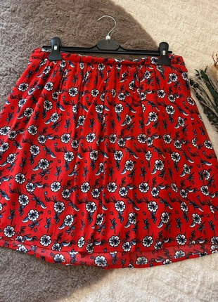 Jupe rouge fleurie plissée DDP – taille M style bohème & estivale, marke: DDP, zustand: Sehr gut, größe: M / 38 / 10, 14,99 €, 16,44 € inklusive Vinted-Käuferschutz