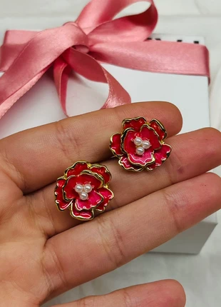 Orecchini rossi e oro, brand: INOX, condizioni: Nuovo con cartellino, €5.50, €6.48 include la Protezione acquisti Pro