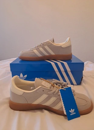 Spezial gris H, marke: adidas, zustand: Neu, mit Etikett, größe: 39.5, 65,00 €, 68,95 € inklusive Vinted-Käuferschutz