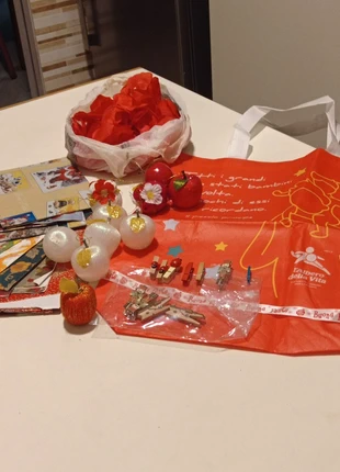 Set natalizio: 10 palline, mollettine varie, 1 busta,petali rosa e carta regalo, merk: Nessuna marca, staat: Goed, € 1,00, € 1,75 inclusief Kopersbescherming