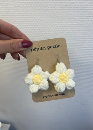 Boucle d’oreille fleurs tige en acier, marque: Pépite pétale, état: Neuf avec étiquette, 10,00 €, 11,20 € Protection acheteurs incluse