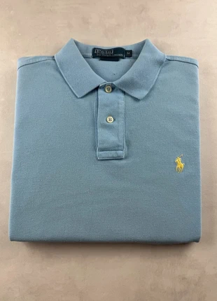 Polo Ralph Lauren – Polo bleu clair sans poche et logo jaune – Taille M | SKU : 000074, marque: Ralph Lauren, état: Bon état, taille: M, 15,30 €, 16,77 € Protection acheteurs incluse