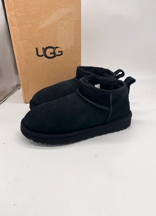 Boots UGG Classic Ultra Mini II – Daim Noir – T37 – Authentiques – très bon état, marke: UGG, zustand: Sehr gut, größe: 37, 92,00 €, 97,30 € beinhaltet Vinted-Käuferschutz Pro