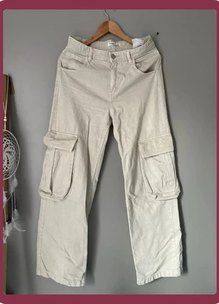 Pantalon cargo beige Pull & Bear coton taille M très bon état, marque: Bershka, état: Très bon état, taille: S / 36 / 8, 10,00 €, 11,20 € Protection acheteurs incluse