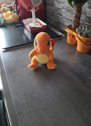 Peluche salameche, marque: Pokémon, état: Très bon état, taille: Prématuré, jusqu'à 44cm, 10,00 €, 11,20 € Protection acheteurs incluse