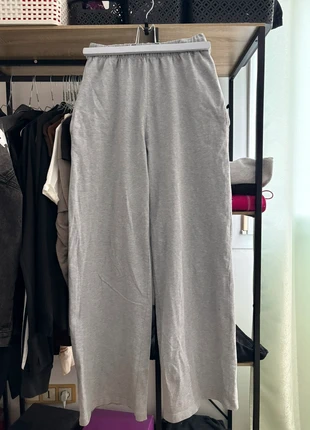 Jogging large gris brandy Melville, marque: Brandy Melville, état: Très bon état, taille: S / 36 / 8, 24,50 €, 26,43 € Protection acheteurs incluse