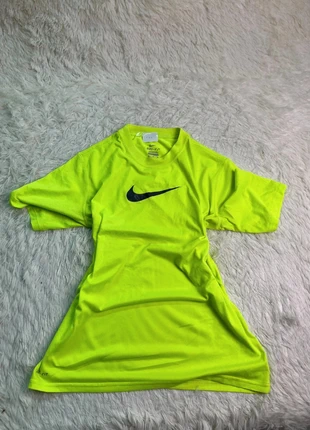 T shirt Nike vintage y2k s 562, brand: Nike, condizioni: Ottime, taglia: S, €10.00, €11.20 include la Protezione acquisti