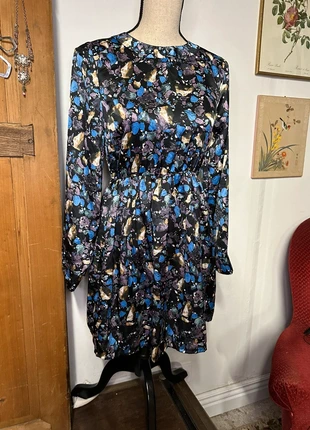 Robe satinée bleu violet noir taille S, zustand: Sehr gut, größe: S / 36 / 8, 9,00 €, 10,15 € beinhaltet Vinted-Käuferschutz Pro