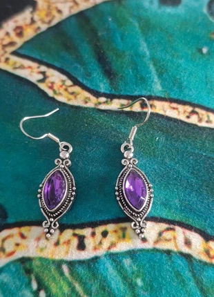 Boucles d'oreilles argenté et strass violet neuf, marque: Strass, état: Neuf sans étiquette, 5,50 €, 6,48 € Protection acheteurs incluse