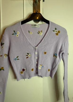 Cardigan fleuris lila, état: Très bon état, taille: S / 36 / 8, 5,00 €, 5,95 € Protection acheteurs incluse