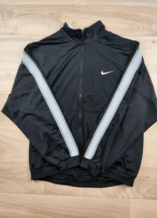 Veste Nike noire vintage, logo swoosh brodé, bandes réfléchissantes, zip complet, taille XL homme, brand: Nike, condition: Very good, size: XL, €24.00, €25.90 includes Buyer Protection