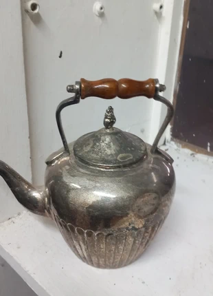 Teiera vintage Sheffield England in metallo argentato con manico in legno 19x21x13 cm, zustand: Gut, 22,00 €, 23,80 € beinhaltet Vinted-Käuferschutz Pro