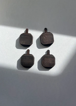 Lot 4 plaquette de frein AV/AR magnétique Shimano, marque: Shimano, état: Très bon état, 3,00 €, 3,85 € Protection acheteurs incluse