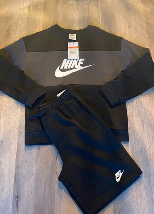 Nike sportswear French terry pak maat L 147-158, marque: Nike, état: Neuf sans étiquette, taille: 11 ans / 146 cm, 28,99 €, 31,14 € Protection acheteurs incluse