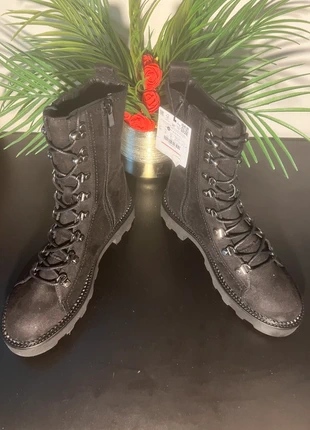 Bottines Bershka noires en daim, neuves avec étiquette, de #taille 36., marke: Bershka, zustand: Neu, mit Etikett, größe: 36, 22,00 €, 23,80 € beinhaltet Vinted-Käuferschutz Pro