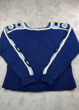 Pull vintage en laine bleu foncé avec fleurs brodées sur les manches- XL, marca: Vintage Dressing, estado: Muito bom, tamanho: XL / 42 / 14, €24.00, €25.90 inclui Proteção do Comprador