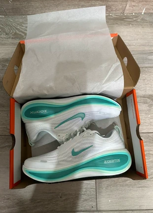 Nike Vomero Plus Running, marque: Nike, état: Neuf avec étiquette, taille: 43, 90,00 €, 95,20 € Protection acheteurs incluse