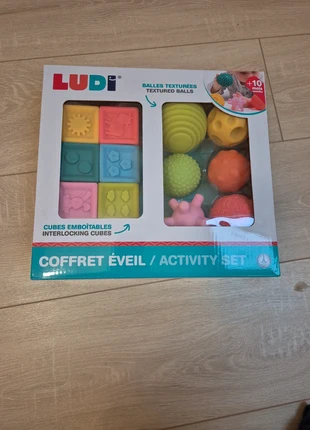 Coffret Éveil bébé Ludi de chez Oxubul cubes et balles texturés, marque: LUDI, état: Neuf sans étiquette, taille: Taille unique, 5,00 €, 5,95 € Protection acheteurs incluse