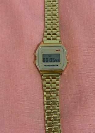 Montre style casio doré y2k vintage, marque: CASIO, état: Neuf sans étiquette, taille: Taille unique, 9,99 €, 11,19 € Protection acheteurs incluse